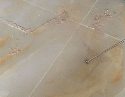 玛沁瓷砖空鼓维修公司分享粘合剂选择不当在瓷砖铺贴过程中可能导致以下问题